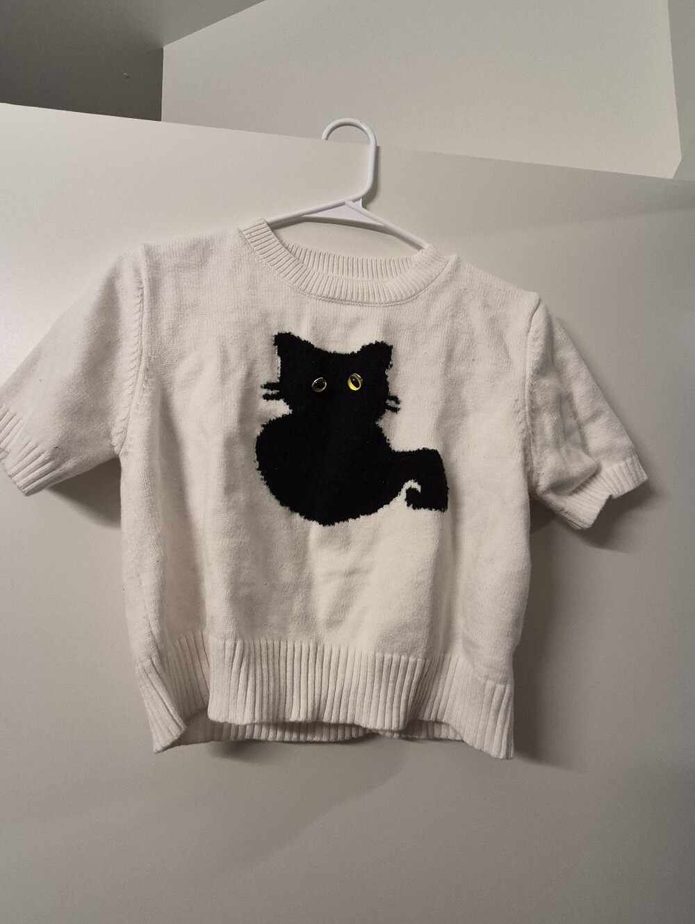 Cropped White Knit Top with Black Cat - Cider